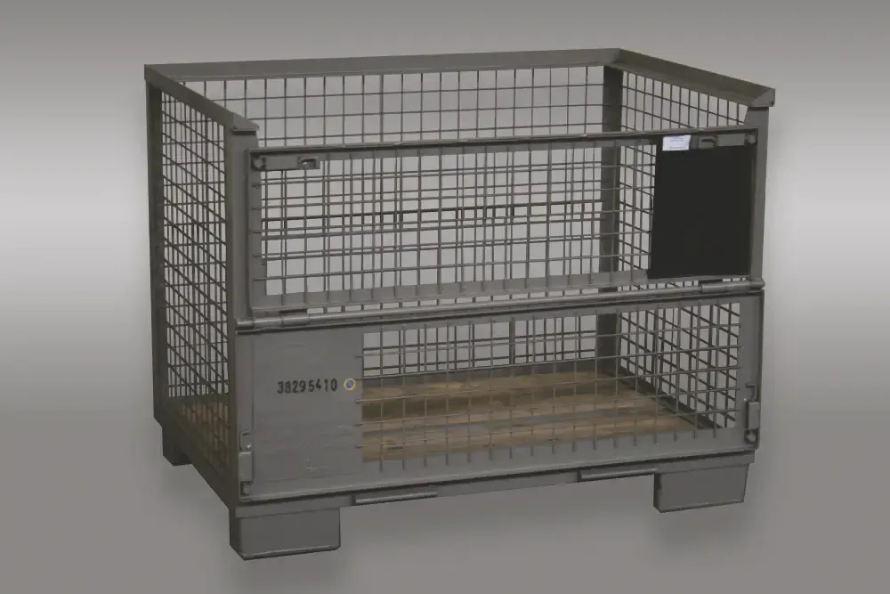 zdjęcie bardzo dużego pojemnika metalowego siatkowego typu gitterbox w zakładzie Strumet